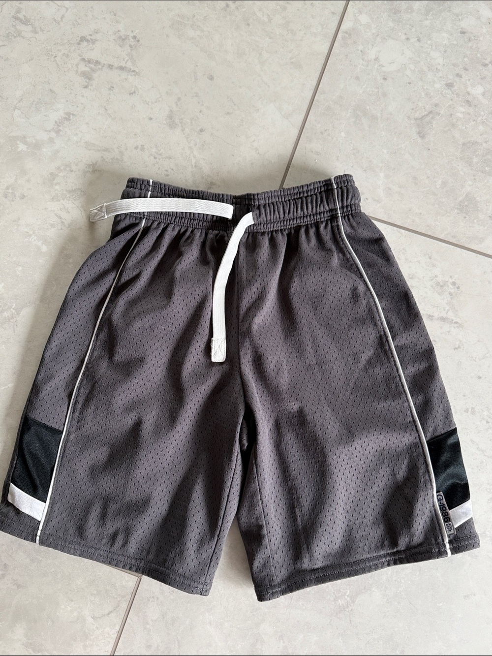 GAP Boys Gray Mesh Athletic Shorts size 8